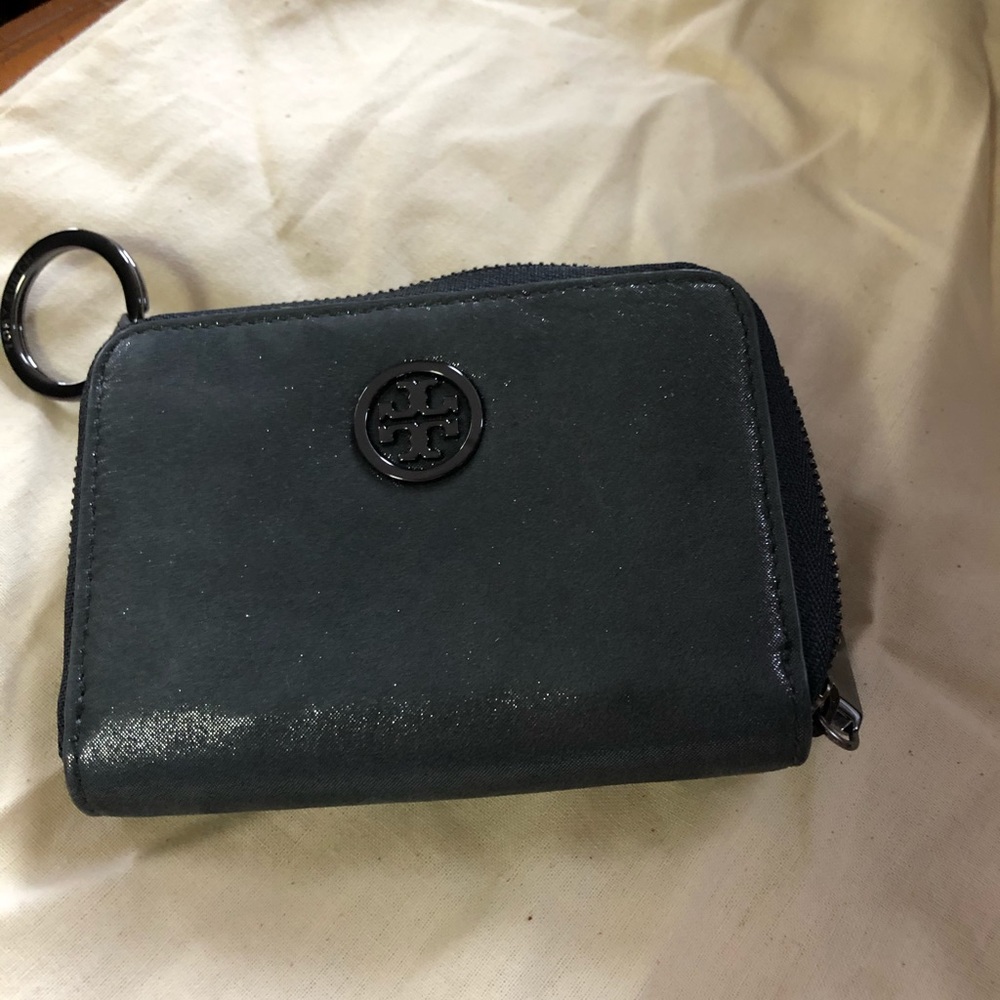 Tory Burch small zip wallet- Bundle with matching purse  I will offer discount.